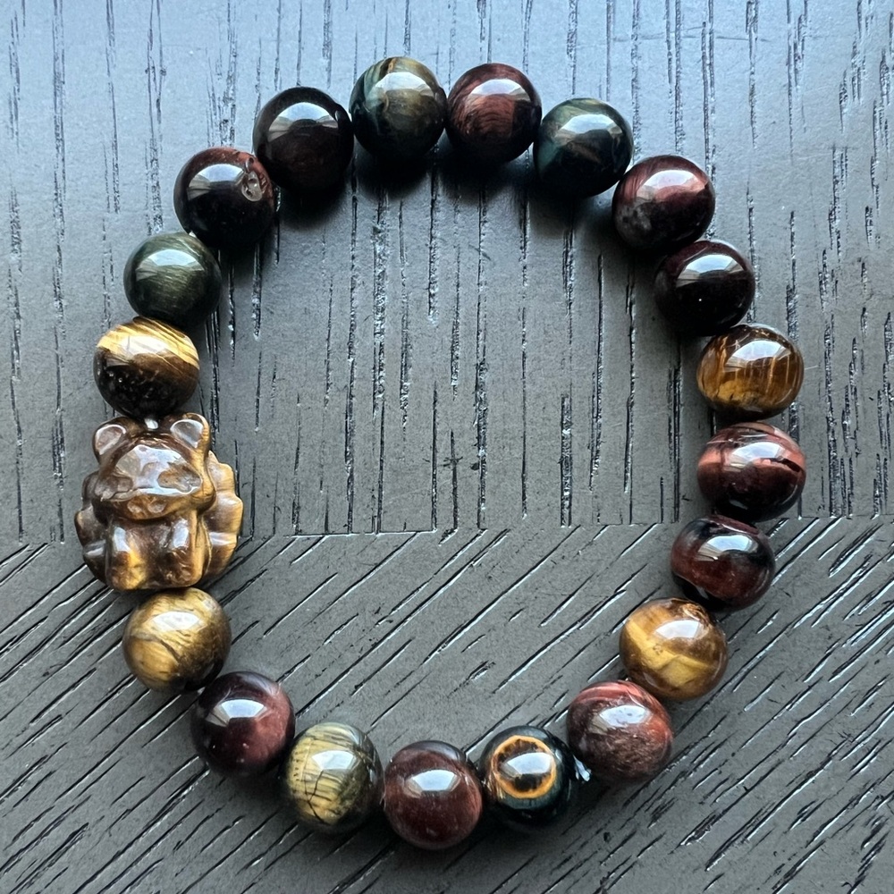 Rainbow tiger eye with nine-tailed fox bracelet 10mm SIZE 7’